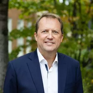 Headshot of Scott Acton