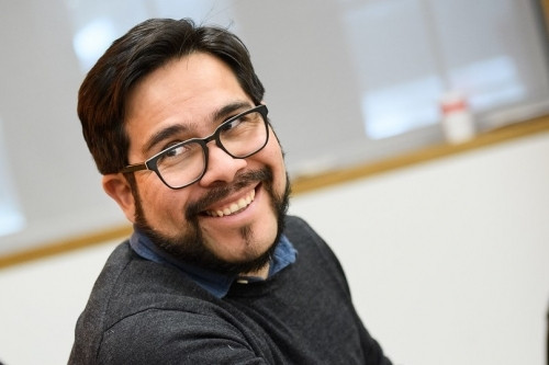 Headshot of Mauricio Acuña wearing dark glasses and smiling