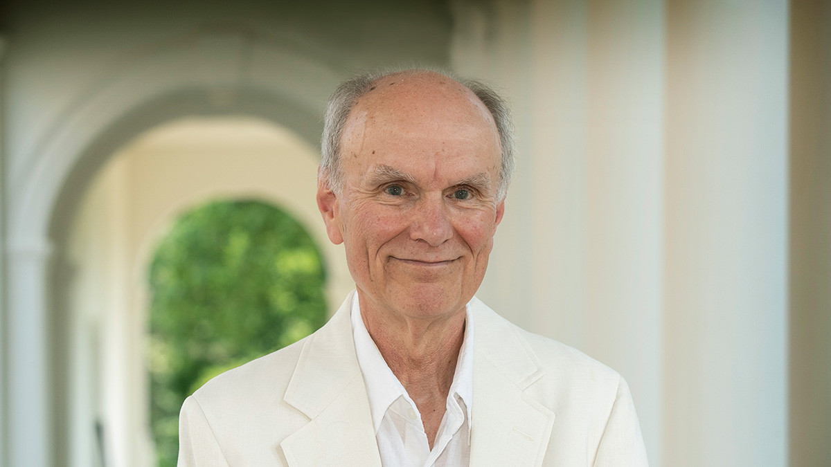 Headshot of Dennis Proffitt